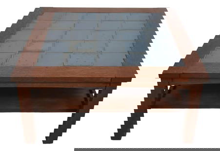 Stickley Mission Oak Arts & Crafts Tile Top Coffee Table: Stickley Mission Oak Arts & Crafts Tile Top Coffee Table This Stickley Mission Oak Tile Top Coffee Table features a beautiful tile top and is constructed with high-quality oak, showcasing the classic
