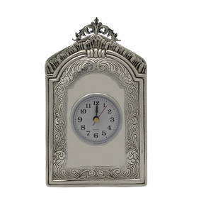 Handmade 925 Sterling Silver Leaf Design Quartz Table Clock 8x5: Handmade 925 Sterling Silver Leaf Design Quartz Table Clock 8x5 This exquisite table clock is crafted from fine 925 sterling silver, featuring a stunning handmade chased design with ornate leaf appliq