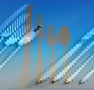 Lunt William & Mary Sterling Silver Flatware Set 35 Pieces for 8: Lunt William & Mary Sterling Silver Flatware Set 35 Pieces for 8 Enhance your dining experience with the exquisite William & Mary Sterling Silver Flatware Set by Lunt. This elegant 35-piece set is cra
