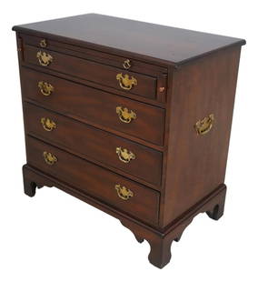 Kittinger Colonial Williamsburg Mahogany Bachelor Chest 31.5" W with Pull-Out Shelf: Kittinger Colonial Williamsburg Mahogany Bachelor Chest 31.5" W with Pull-Out Shelf This Kittinger Colonial Williamsburg Mahogany Bachelor Chest, approximately 40 years old, showcases exquisite doveta