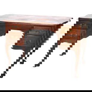 RJ Horner Antique Mahogany Serpentine Bombay Desk Circa 1920: RJ Horner Antique Mahogany Serpentine Bombay Desk Circa 1920 This exquisite antique mahogany desk, crafted circa 1920, showcases a serpentine Bombay style with elegant claw and ball feet. It features