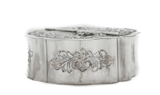 Handmade 925 Italian Sterling Silver 2-Section Spice Box with Garland Design: Handmade 925 Italian Sterling Silver 2-Section Spice Box with Garland Design This exquisite handmade spice box is crafted from fine 925 Italian sterling silver. It features a beautifully detailed garl