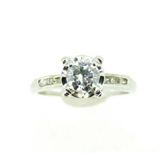Vintage 18k White Gold Diamond Engagement Ring 3/4ct 5.75 Size: Vintage 18k White Gold Diamond Engagement Ring 3/4ct 5.75 Size This exquisite vintage engagement ring is crafted from 18k white gold and features a stunning 3/4 carat total weight of genuine natural d