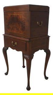 Henkel Harris Queen Anne Mahogany Silver Chest Model 2530: Henkel Harris Queen Anne Mahogany Silver Chest Model 2530 This exquisite Queen Anne Silver Chest, crafted by Henkel Harris around 1970, showcases the elegance of figural mahogany with a high-quality c