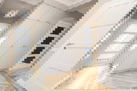 Lyla 3-Light Chrome Flush Mount Chandelier Modern Design for Dining Room: Lyla 3-Light Chrome Flush Mount Chandelier Modern Design for Dining Room Illuminate your space with this stunning modern flush mount chandelier featuring a sleek chrome finish and elegant crystal acce