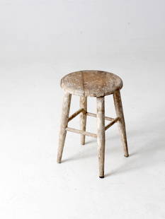 Charming Vintage Wooden Farmhouse Stool with White Paint Accents: Charming Vintage Wooden Farmhouse Stool with White Paint Accents Discover a charming vintage wooden farmhouse stool that brings rustic appeal to any space. This stool features a round seat and tapered