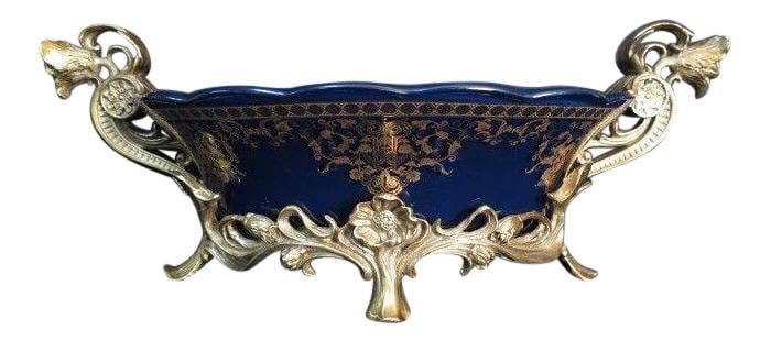 Exquisite Blue Porcelain Bowl with Gold Bronze Mount 17.5 x 9.5 x 5: Exquisite Blue Porcelain Bowl with Gold Bronze Mount 17.5 x 9.5 x 5 This exquisite blue porcelain bowl features a stunning gold and bronze mount, showcasing beautiful details that highlight its crafts