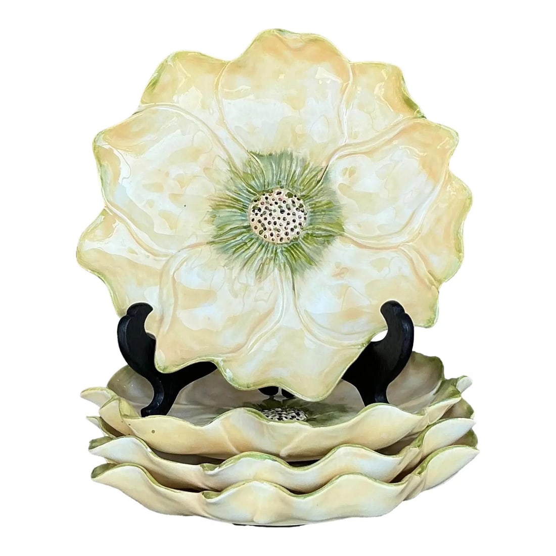 Set of 4 Vintage Boho Ceramic Flower Plates in Cream: Set of 4 Vintage Boho Ceramic Flower Plates in Cream Enhance your dining experience with this enchanting set of four vintage glazed ceramic flower plates. Each plate is beautifully shaped to resemble