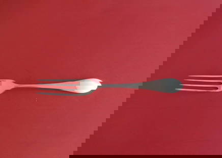 William Yeoward Brancaster Sterling Silver Dinner Fork 9.5 Inch: William Yeoward Brancaster Sterling Silver Dinner Fork 9.5 Inch This exquisite dinner fork from the Brancaster pattern by William Yeoward is crafted from high-quality sterling silver. Measuring 9 1/2