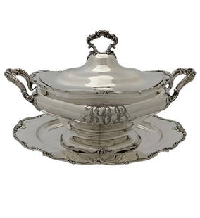 Antique 1902 Gorham 925 Sterling Silver Monogrammed Tureen & Underplate Set: Antique 1902 Gorham 925 Sterling Silver Monogrammed Tureen & Underplate Set This exquisite 1902 Gorham tureen and underplate set is crafted from 925 sterling silver, showcasing a stunning handmade des
