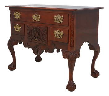 Kindel Winterthur Chippendale Mahogany Lowboy Antique Style: Kindel Winterthur Chippendale Mahogany Lowboy Antique Style This exquisite Kindel Winterthur Collection Chippendale Lowboy showcases a rich high sheen mahogany finish, embodying traditional craftsmans