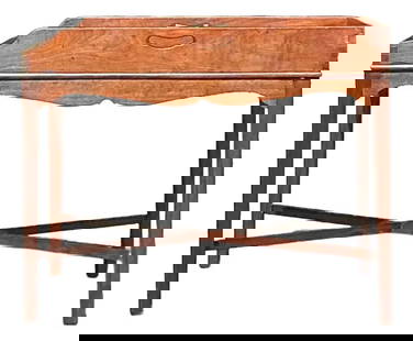 Vintage Regency Mahogany Coffee Table with Tray-Top Design: Vintage Regency Mahogany Coffee Table with Tray-Top Design Discover the elegance of this Vintage Regency Mahogany Gallery Coffee Table, a perfect blend of functionality and timeless craftsmanship. Fea