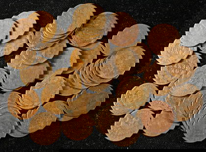 1883 Indian Cents Bulk Lot of 40 Circulated Copper Coins: 1883 Indian Cents Bulk Lot of 40 Circulated Copper Coins This bulk lot consists of 40 pieces of 1883 Indian Cents, showcasing their historical significance. The coins are in worn condition, having bee