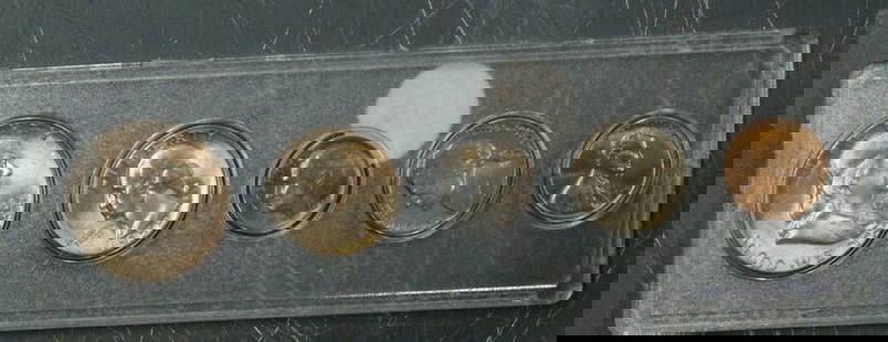 1958 US Mint Set 5 Coins Brilliant Uncirculated Silver Toned: 1958 US Mint Set 5 Coins Brilliant Uncirculated Silver Toned This 1958 US Mint Set features five coins from the Philadelphia Mint, all in brilliant uncirculated condition with a beautiful toning. The