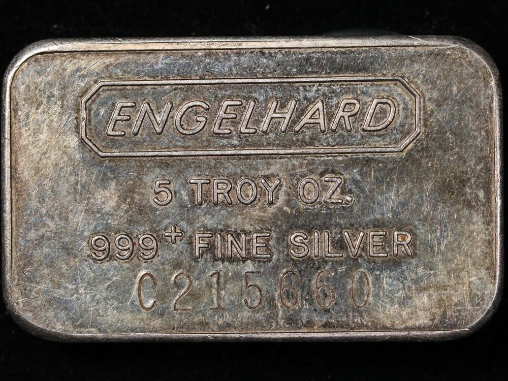 Engelhard 5 Ounce Silver Bar .999 Fine Serial C215660: Engelhard 5 Ounce Silver Bar .999 Fine Serial C215660 This Engelhard 5 Ounce Silver Bar is composed of .999+ fine silver, making it a valuable addition to any collection. The bar is pre-owned and bear