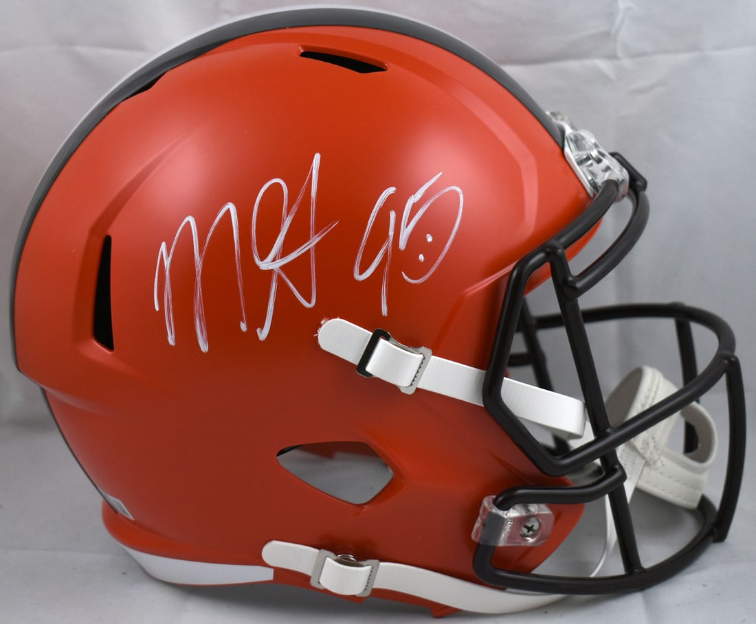 Myles Garrett Autographed Cleveland Browns F/S Speed Helmet Beckett Authenticated: Myles Garrett Autographed Cleveland Browns F/S Speed Helmet Beckett Authenticated Celebrate your fandom with this autographed Myles Garrett Cleveland Browns Full Size Speed Helmet. Featuring a hand au