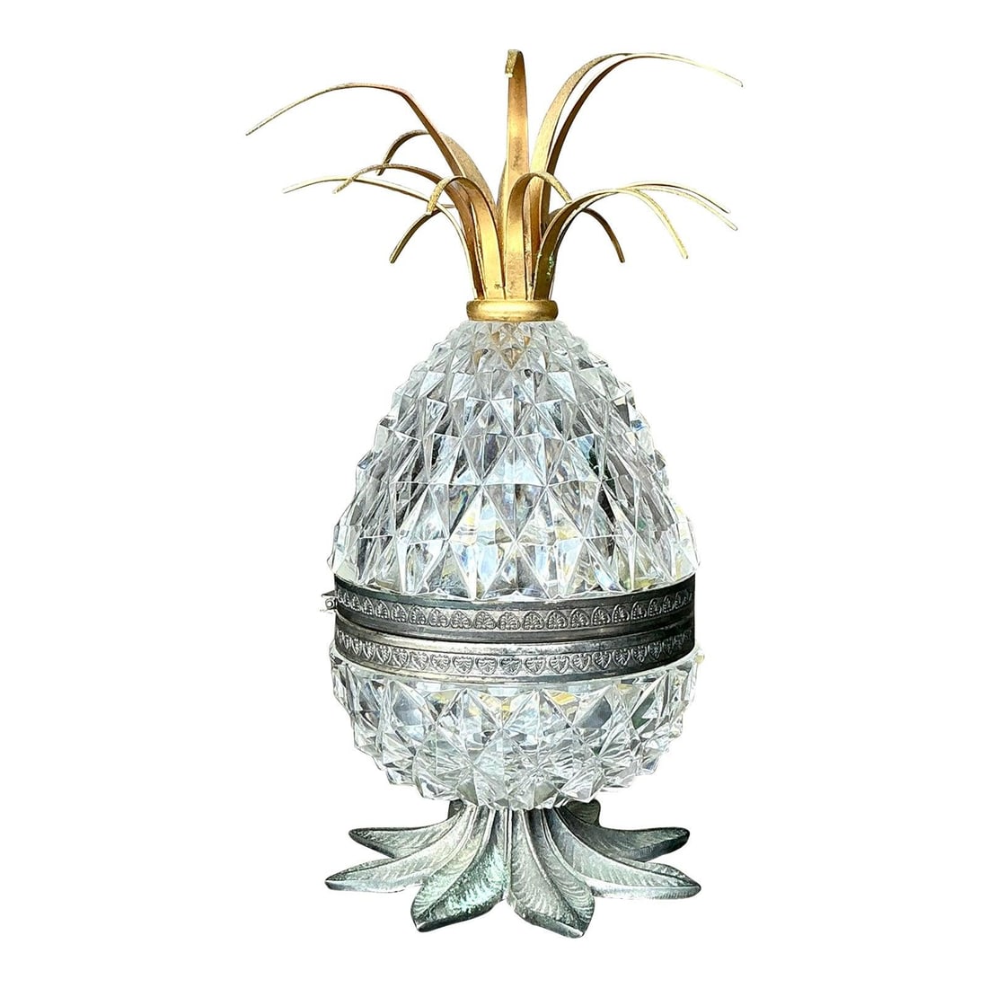 Vintage Cut Glass Pineapple Box Decorative Storage 5.25 x 5.25 x 10: Vintage Cut Glass Pineapple Box Decorative Storage 5.25 x 5.25 x 10 This Vintage Cut Glass Pineapple Box is an elegant decorative piece that adds a touch of whimsy to any space. Expertly crafted with