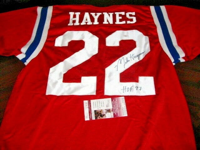 Mike Haynes Signed New England Patriots Jersey HOF 1997 JSA COA: Mike Haynes Signed New England Patriots Jersey HOF 1997 JSA COA This official New England Patriots jersey, signed by Hall of Famer Mike Haynes, is a must-have for any football fan or collector. The je