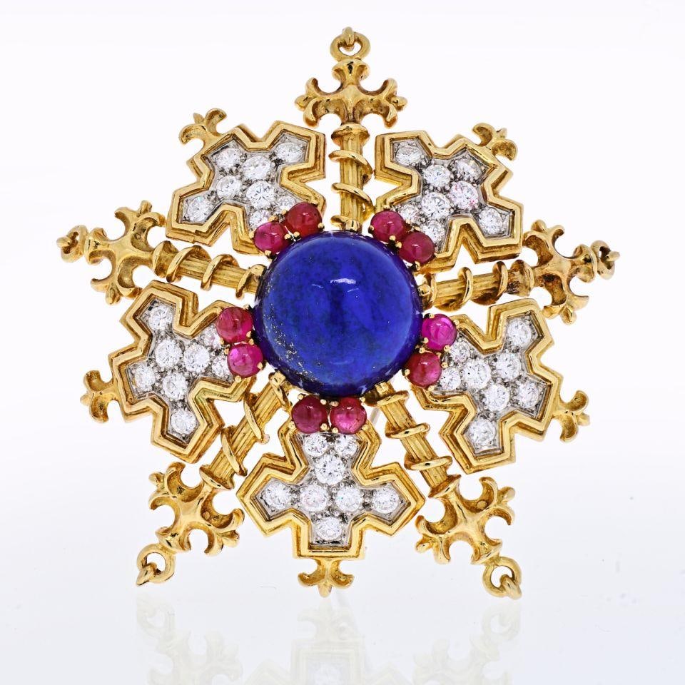 Tiffany & Co. 18K Yellow Gold Snowflake Brooch with Lapis Lazuli Rubies Diamonds: Tiffany & Co. 18K Yellow Gold Snowflake Brooch with Lapis Lazuli Rubies Diamonds This exquisite Tiffany & Co. brooch features a stunning snowflake design crafted from 18K yellow gold. The brooch is ad