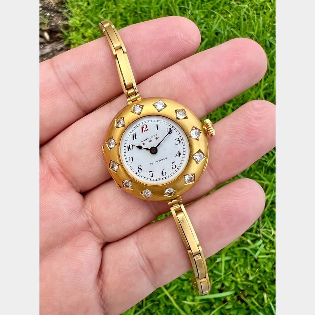 LONGINES 18K Yellow Gold Watch with 12 Diamonds: LONGINES 18K Yellow Gold Watch with 12 Diamonds This exquisite LONGINES watch is crafted from 18K yellow gold, featuring a luxurious design that embodies elegance and sophistication. Weighing 30.0 gra