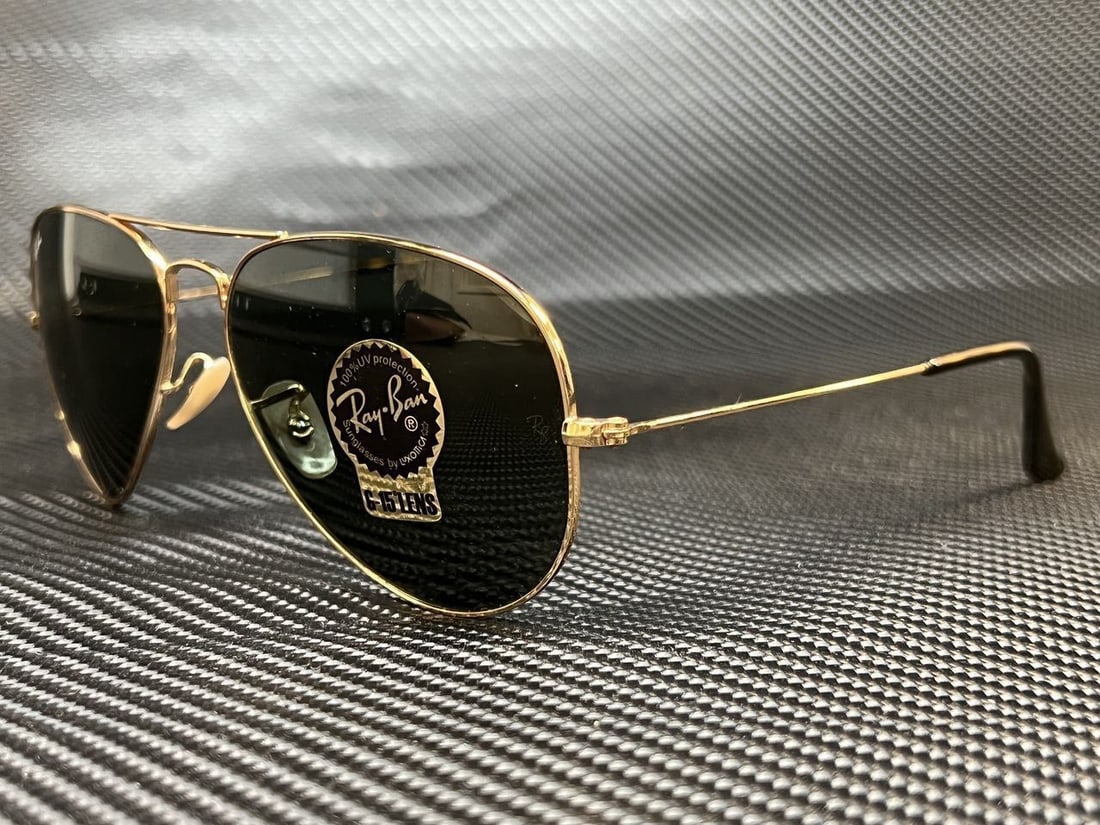 Ray-Ban RB3025 181 Gold Aviator Sunglasses G-15 Green Lens: Ray-Ban RB3025 181 Gold Aviator Sunglasses G-15 Green Lens Experience timeless style with the Ray-Ban RB3025 181 Gold Aviator Sunglasses. These unisex sunglasses feature a classic aviator design that