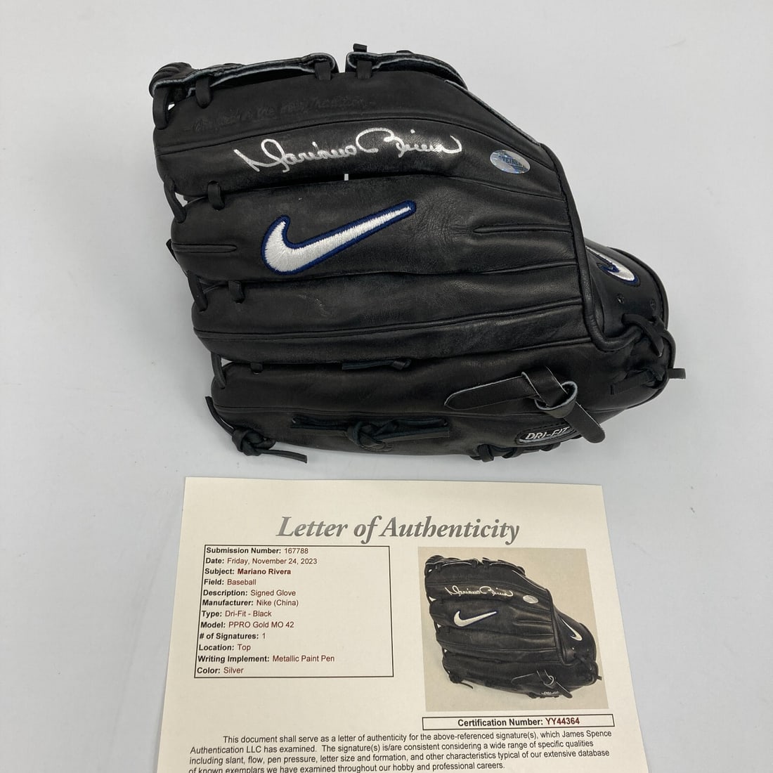 Mariano Rivera Signed Nike Baseball Glove with JSA Certification: Mariano Rivera Signed Nike Baseball Glove with JSA Certification This authentic Nike game model baseball glove is signed by legendary player Mariano Rivera. Made from black leather, the glove features
