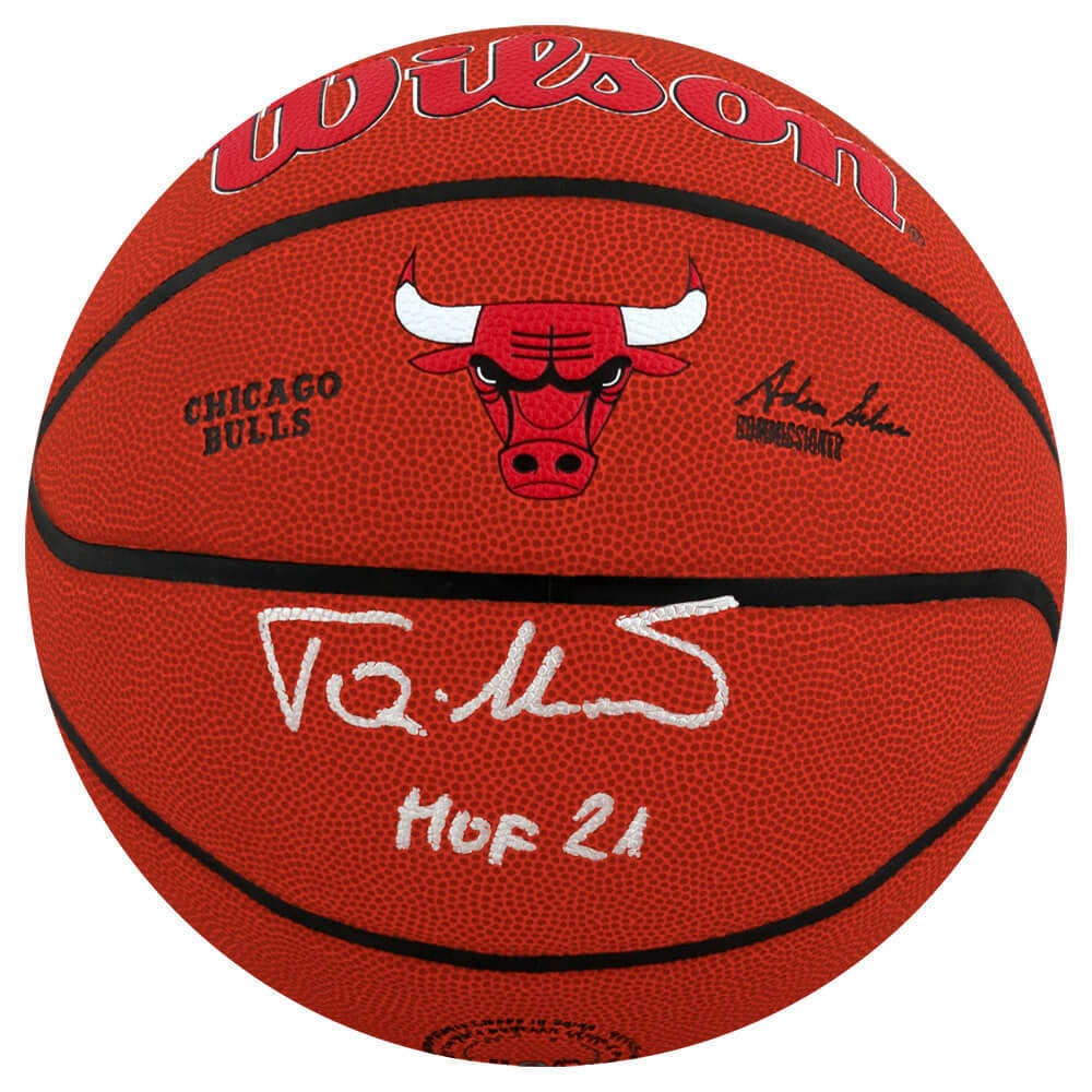 Toni Kukoc Signed Chicago Bulls NBA Basketball with HOF 21 Inscription: Toni Kukoc Signed Chicago Bulls NBA Basketball with HOF 21 Inscription This is a pre-owned Wilson NBA basketball featuring the Chicago Bulls logo, signed by Toni Kukoc, complete with the inscription '