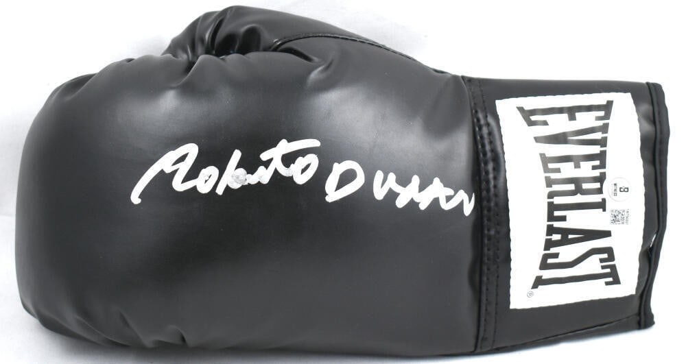 Roberto Duran Autographed Left Everlast Boxing Glove Beckett Authenticated: Roberto Duran Autographed Left Everlast Boxing Glove Beckett Authenticated This is a left-hand autographed boxing glove by legendary boxer Roberto Duran. The glove is a Black Everlast model, showcasin