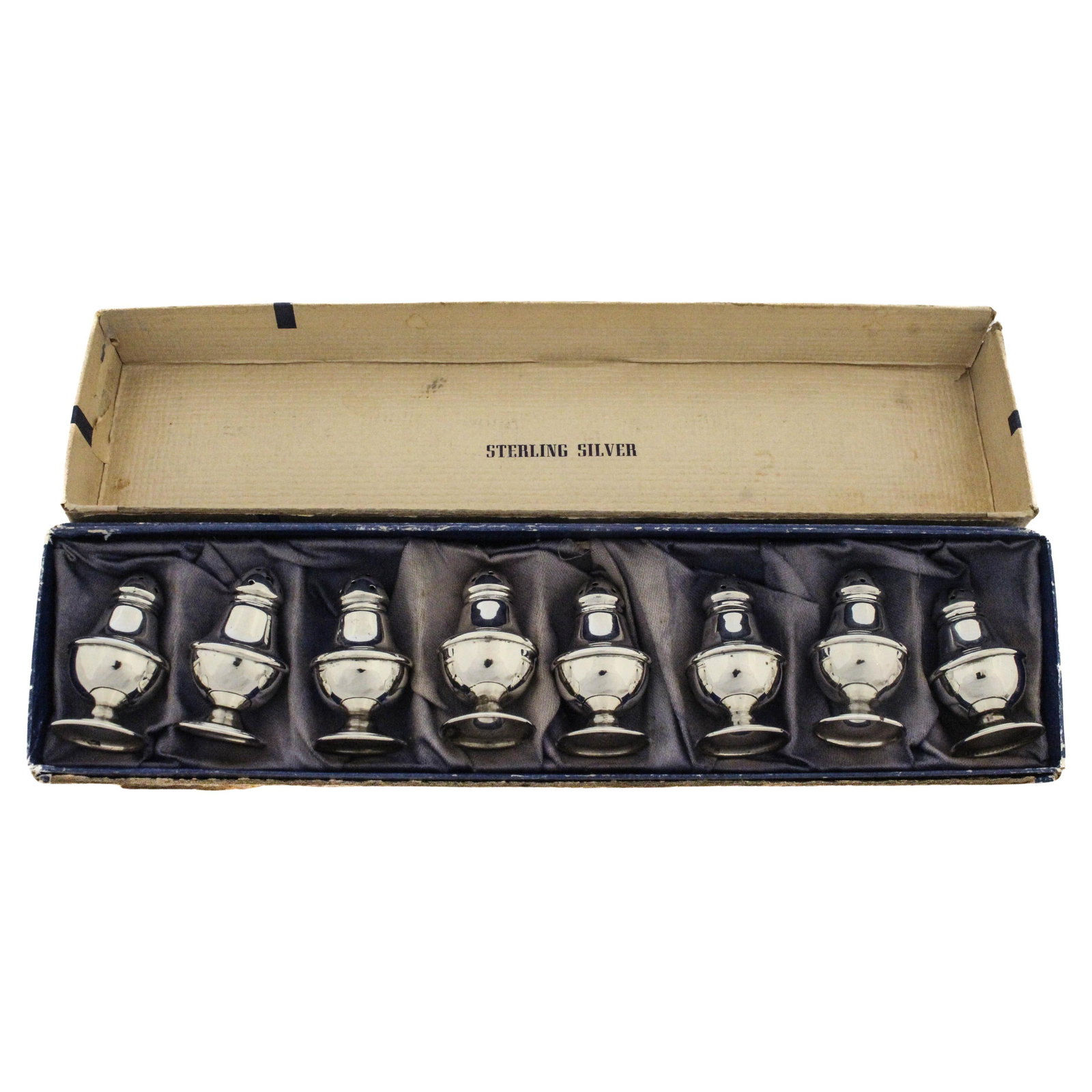 Reed & Barton 8 Piece Sterling Silver Salt Pepper Shakers Set 1941: Reed & Barton 8 Piece Sterling Silver Salt Pepper Shakers Set 1941 This exquisite set features eight individual salt and pepper shakers made of high-quality sterling silver, crafted in 1941. Each shak