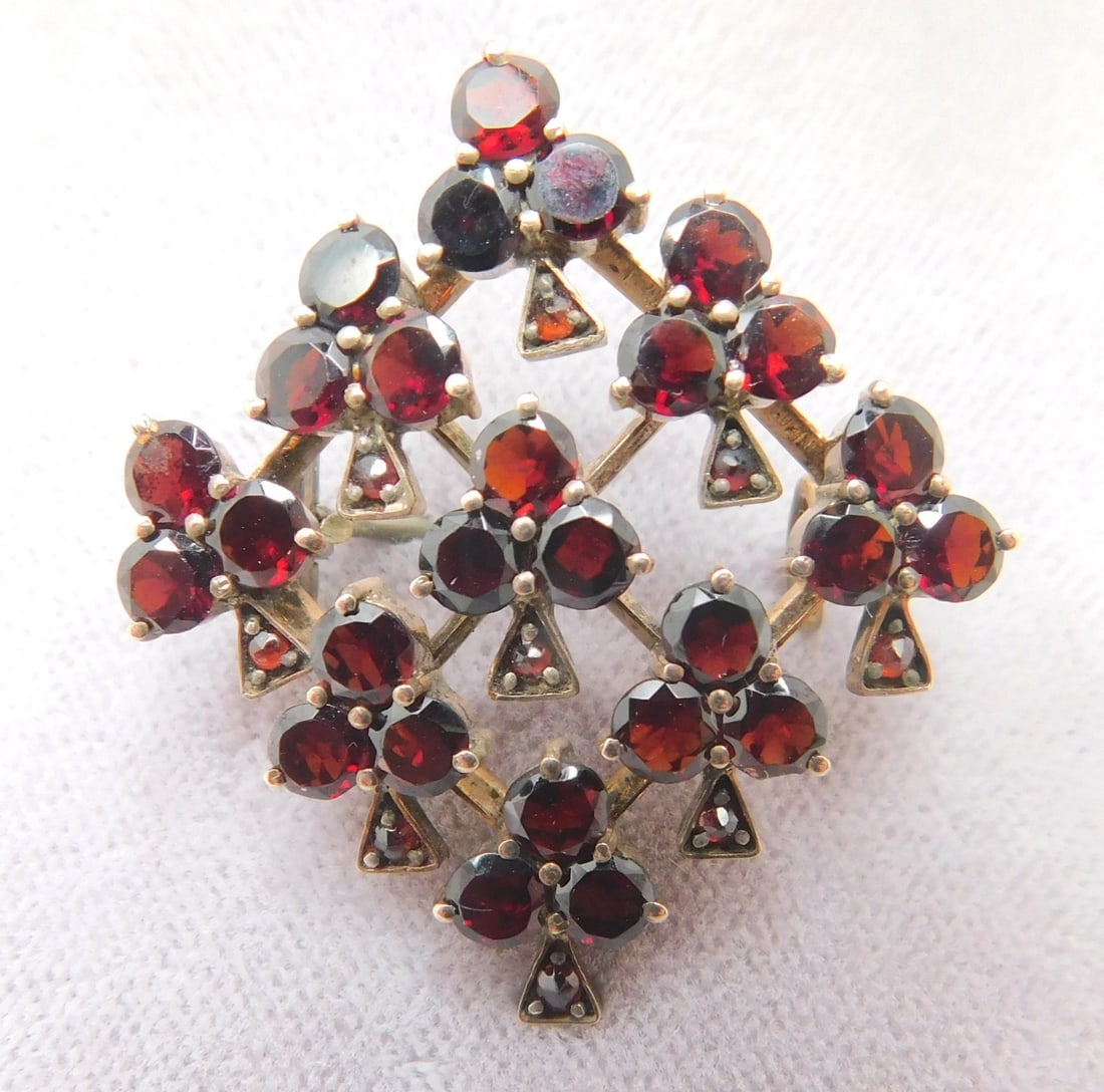 Victorian Antique Gilt Brass Garnet Shamrock Brooch 1 inch 1880s: Victorian Antique Gilt Brass Garnet Shamrock Brooch 1 inch 1880s This exquisite Victorian genuine natural Bohemian garnet shamrock pin is a charming piece from the 1880s, crafted in gilt brass. The br
