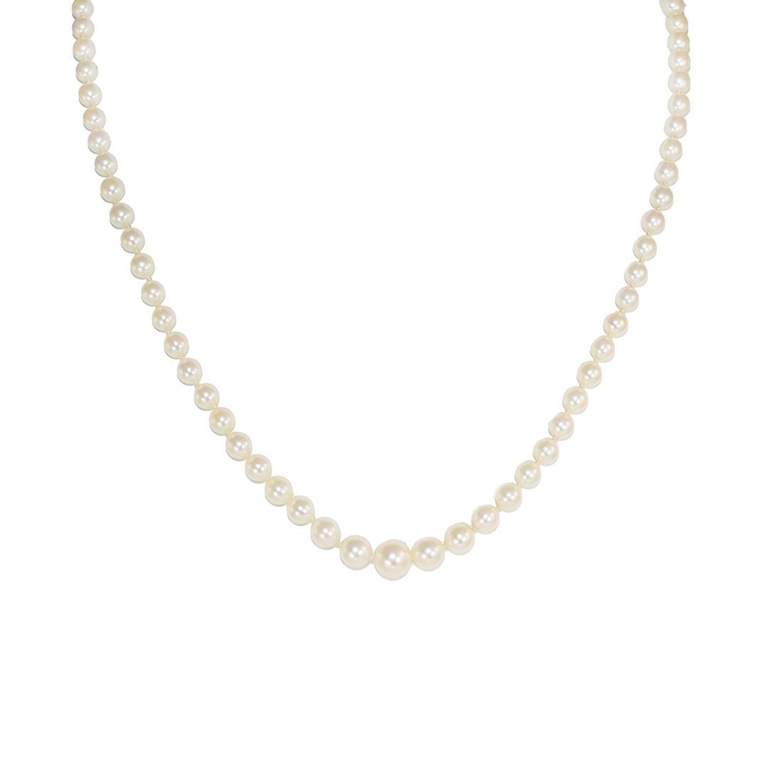 Elegant Cultured Pearl Necklace with 14K White Gold Clasp 16 inch: Elegant Cultured Pearl Necklace with 14K White Gold Clasp 16 inch This exquisite cultured pearl necklace features a stunning array of pearls, showcasing an elegant blend of size and luster. The neckla