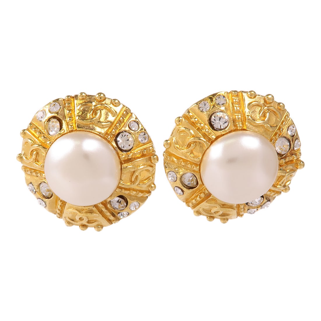 CHANEL Gold CC Earrings Classic Elegant Accessories: CHANEL Gold CC Earrings Classic Elegant Accessories Elevate your accessory collection with these stunning CHANEL CC Earrings. Crafted with a luxurious gold finish, these earrings embody the iconic sty