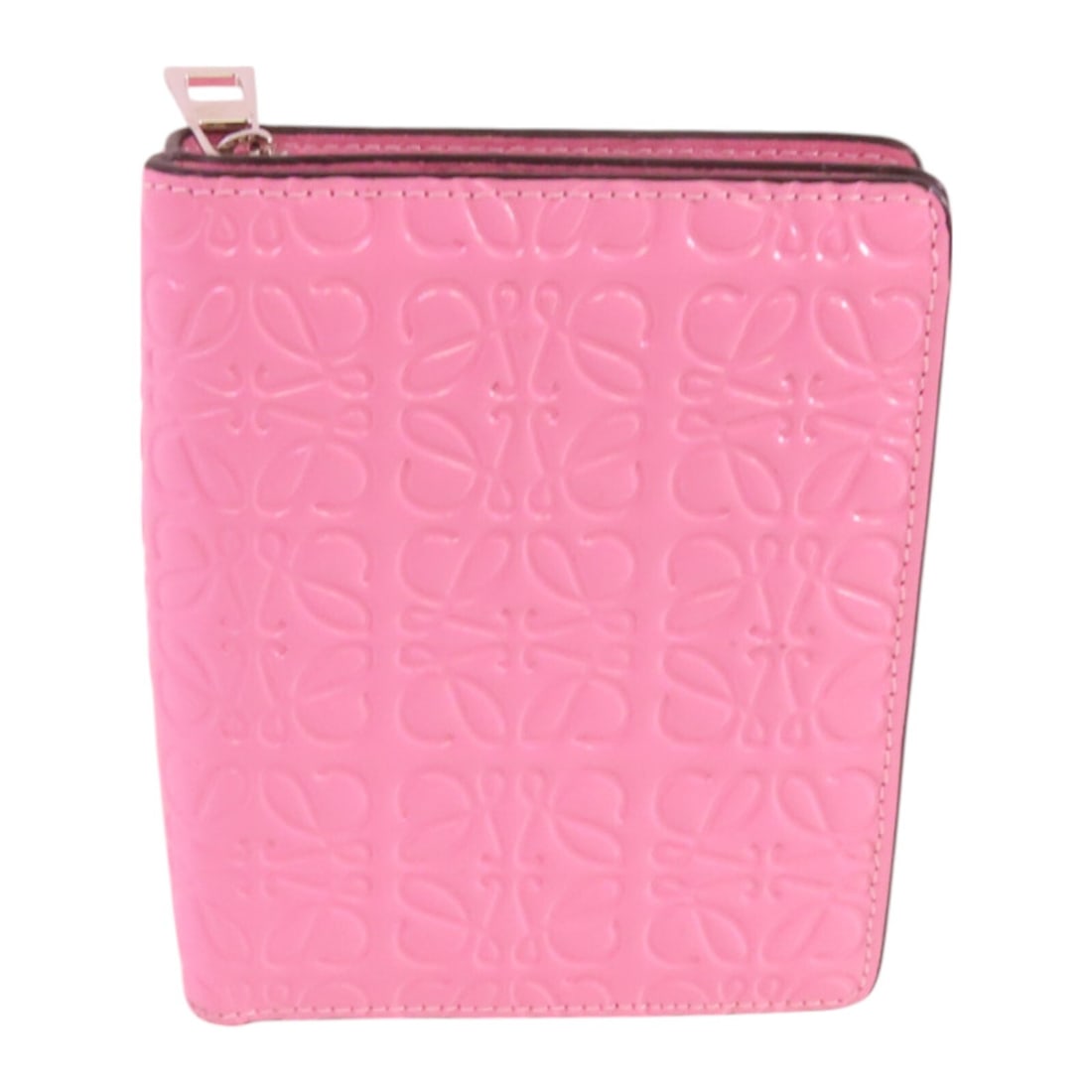 LOEWE Pink Patent Leather Trifold Bi-fold Wallet: LOEWE Pink Patent Leather Trifold Bi-fold Wallet This stunning LOEWE Trifold Wallet is crafted from luxurious patent leather in a vibrant pink hue. Designed as a bi-fold wallet, it features a compact