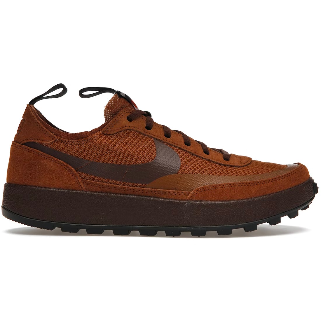 NikeCraft Tom Sachs General Purpose Shoes Brown Unisex: NikeCraft Tom Sachs General Purpose Shoes Brown Unisex Introducing the Authentic NikeCraft General Purpose Tom Sachs in a rich brown hue. This stylish footwear is brand new and in unworn condition, pe