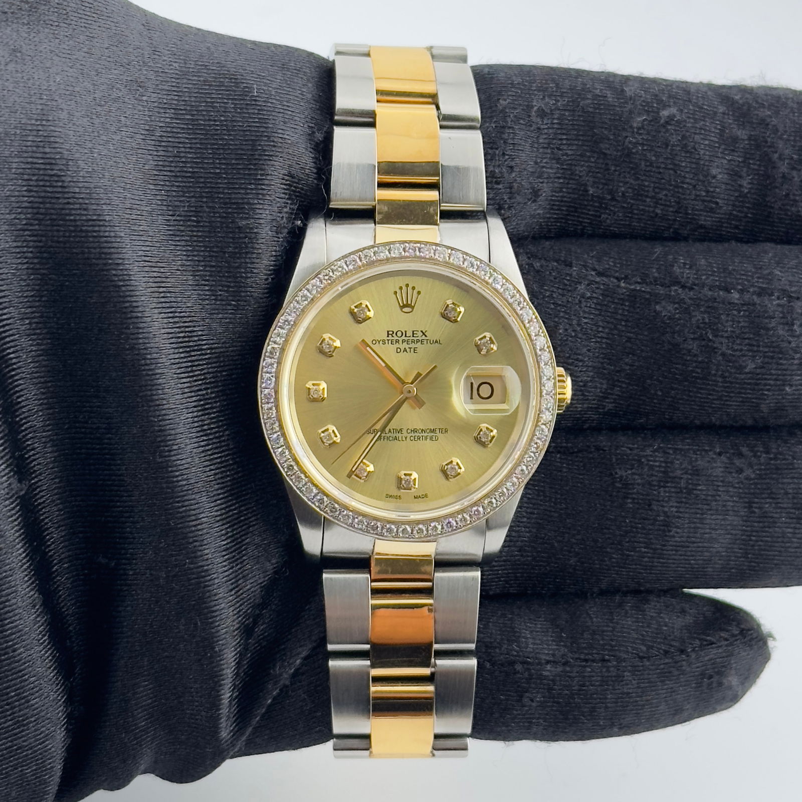 Rolex Date AM Champagne Diamond Dial Oyster Ref 15223: Rolex Date AM Champagne Diamond Dial Oyster Ref 15223 This exquisite Rolex Date is designed for unisex wear, featuring a stunning AM Champagne Diamond dial complemented by a pave 10k bezel. The watch