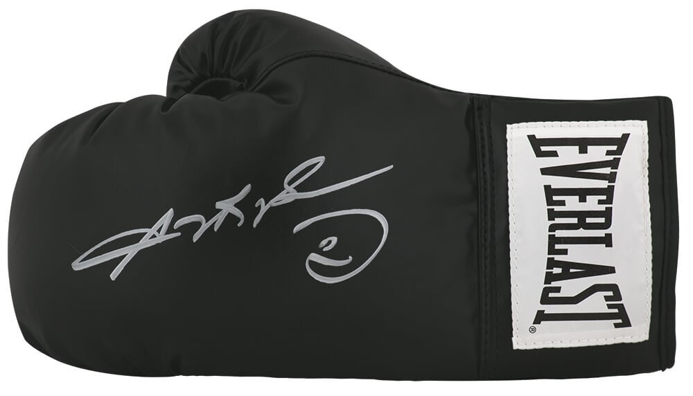 Sugar Ray Leonard Signed Everlast Boxing Glove with COA: Sugar Ray Leonard Signed Everlast Boxing Glove with COA This authentic Everlast black boxing glove is signed by the legendary boxer Sugar Ray Leonard. Known for his incredible skill and multiple champ