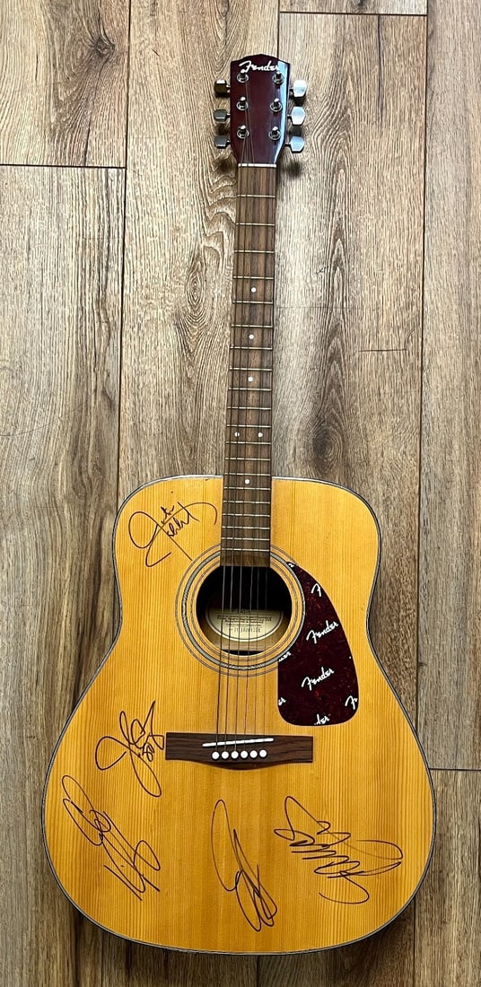 NSYNC Signed Fender Acoustic Guitar with JSA Authentication: NSYNC Signed Fender Acoustic Guitar with JSA Authentication This original Fender Acoustic guitar is a must-have for any NSYNC fan, featuring the signatures of all five iconic members: Justin Timberlak