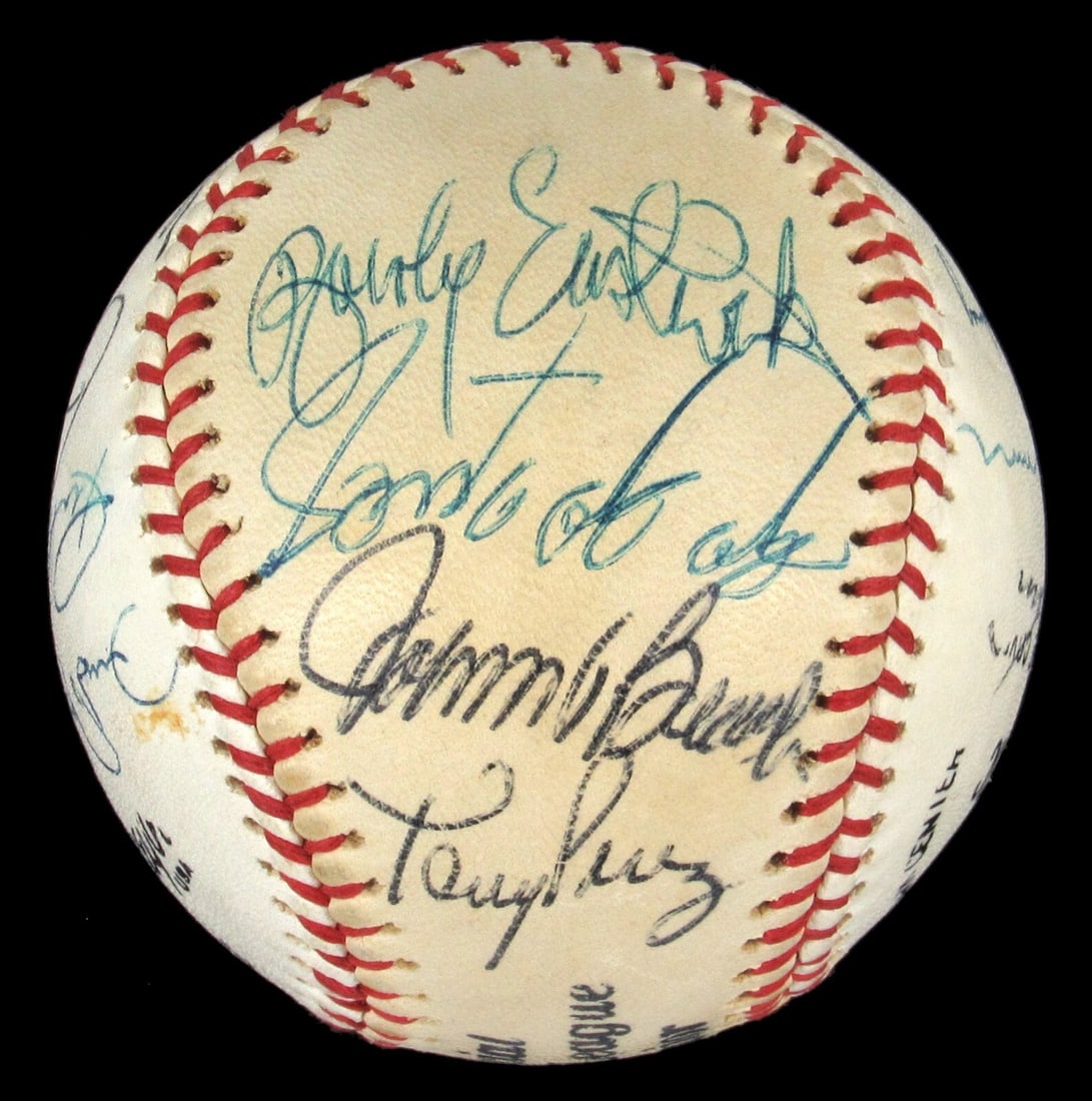 1976 Cincinnati Reds Team Signed Baseball with JSA COA: 1976 Cincinnati Reds Team Signed Baseball with JSA COA Celebrate the legacy of the 1976 Cincinnati Reds with this authentic team-signed baseball, a tribute to their World Series Championship victory.