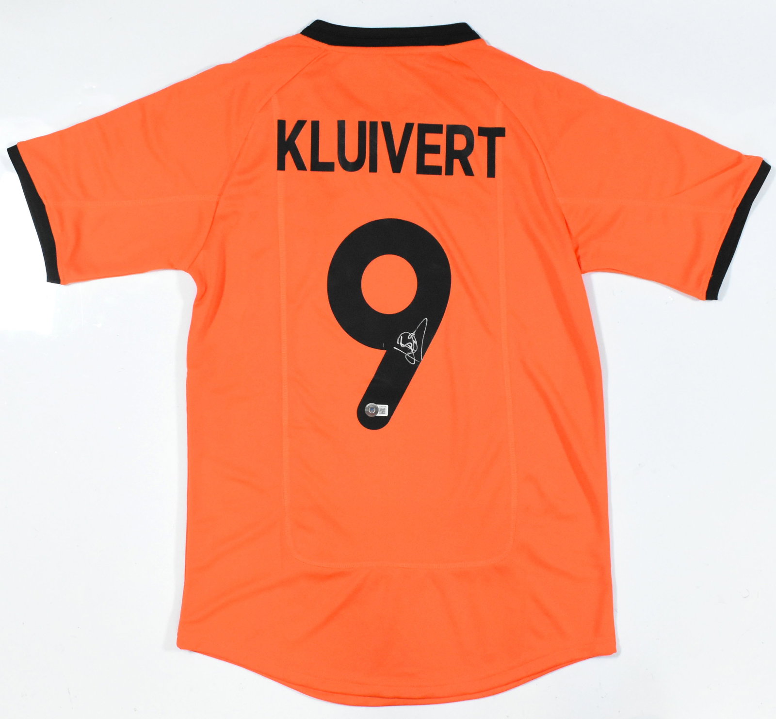 Patrick Kluivert Signed Netherlands Soccer Jersey #9 Beckett Holo: Patrick Kluivert Signed Netherlands Soccer Jersey #9 Beckett Holo This is an original autographed Netherlands home soccer jersey, featuring the iconic number 9 worn by Patrick Kluivert. The jersey is