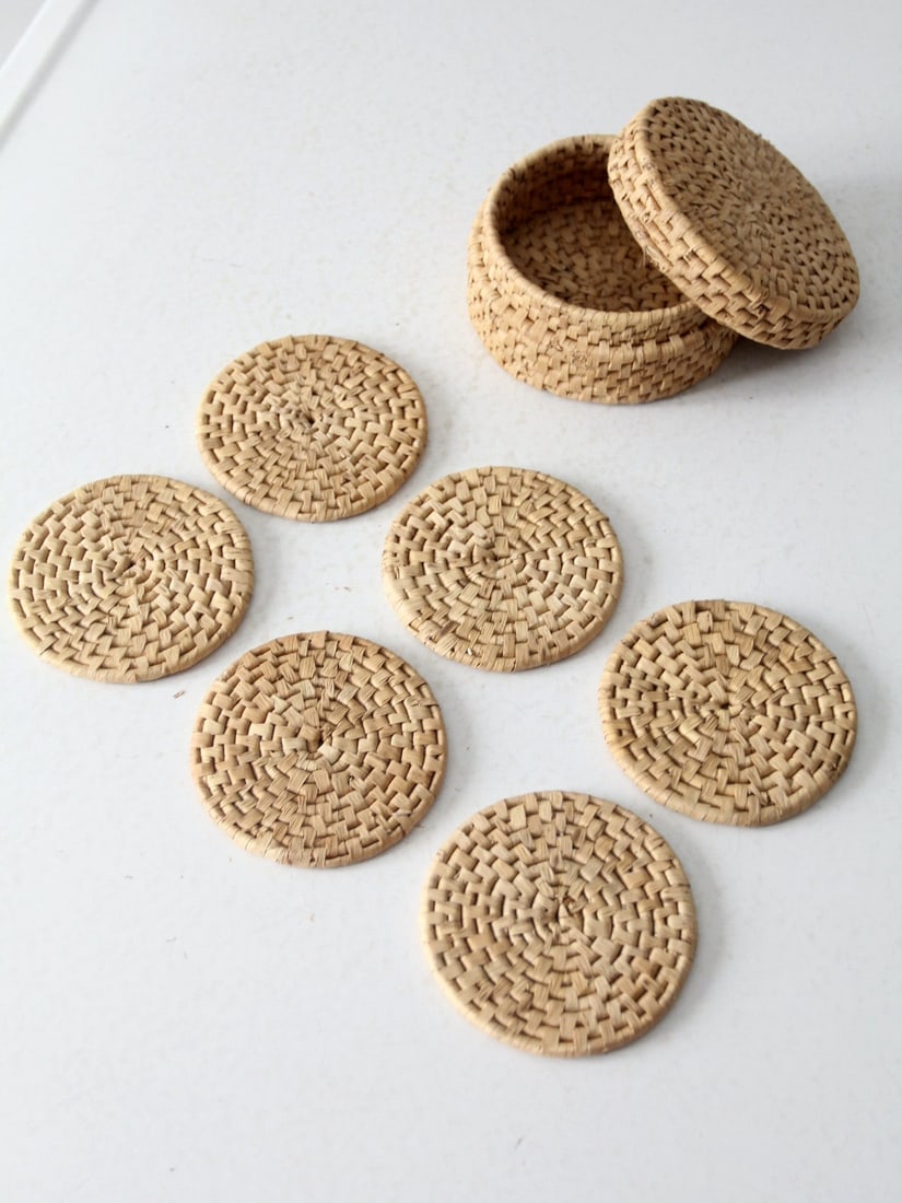 Charming Vintage Woven Coasters Set of 6 with Storage Box: Charming Vintage Woven Coasters Set of 6 with Storage Box Enhance your home decor with this charming set of six vintage woven coasters, complete with a matching storage box. The coasters feature a bea