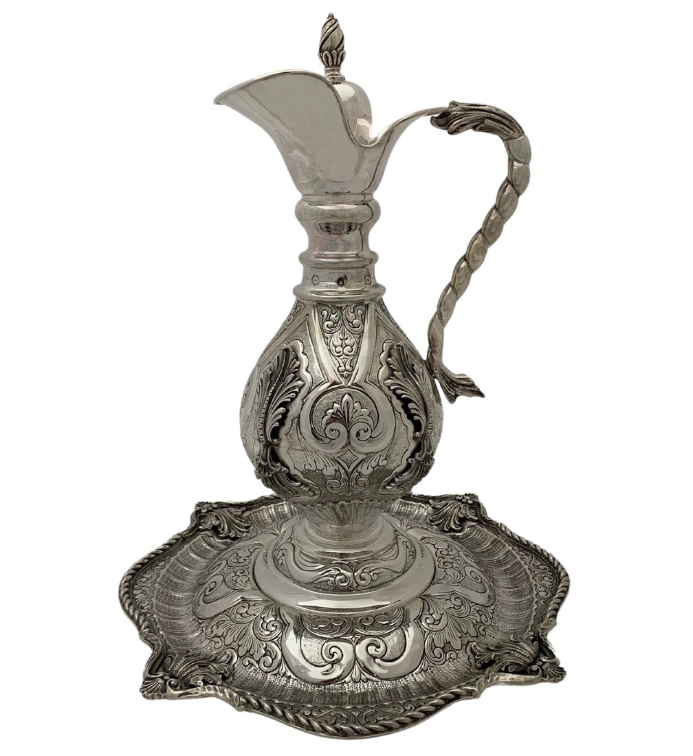 Handmade Italian 925 Sterling Silver Wine Bottle & Tray Set: Handmade Italian 925 Sterling Silver Wine Bottle & Tray Set This exquisite set features a fine Italian 925 sterling silver wine bottle and tray, showcasing a stunning handmade leaf applique and ornate