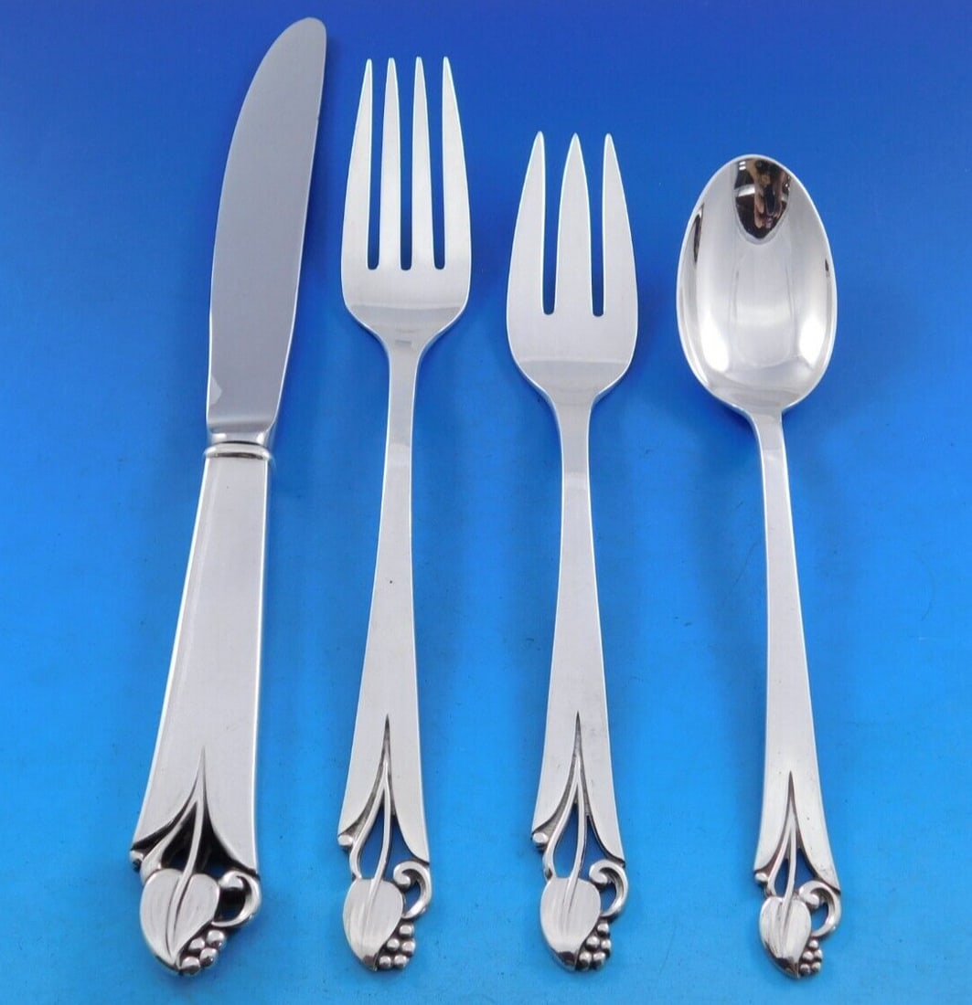 Frank Smith Woodlily Sterling Silver Flatware Set 37 Pieces for 8: Frank Smith Woodlily Sterling Silver Flatware Set 37 Pieces for 8 Enhance your dining experience with this exquisite Woodlily Sterling Silver Flatware Set by Frank Smith, designed for service for 8. T