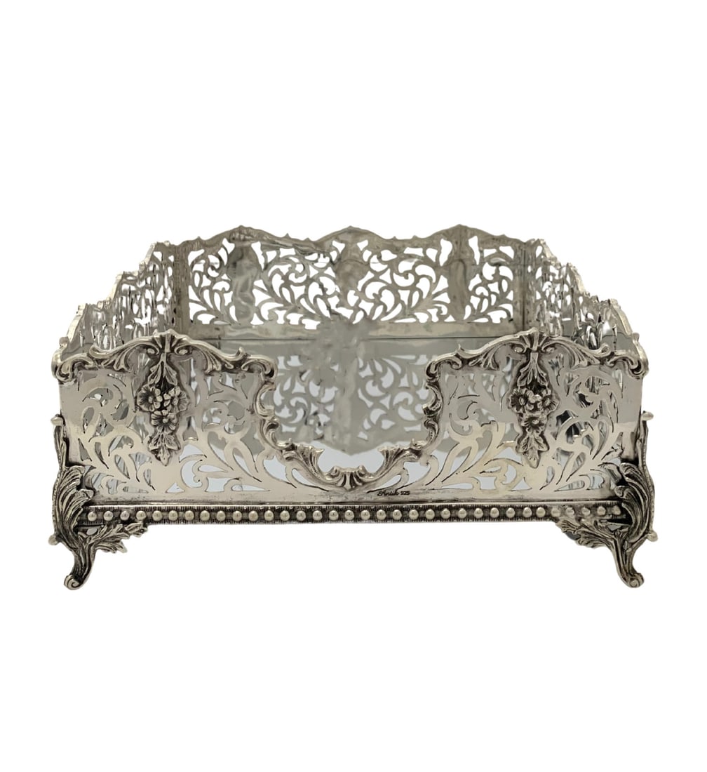 Handmade 925 Sterling Silver Floral Leaf Napkin Holder: Handmade 925 Sterling Silver Floral Leaf Napkin Holder This exquisite flat napkin holder is crafted from fine 925 sterling silver, showcasing a stunning handmade floral and leaf applique design with o