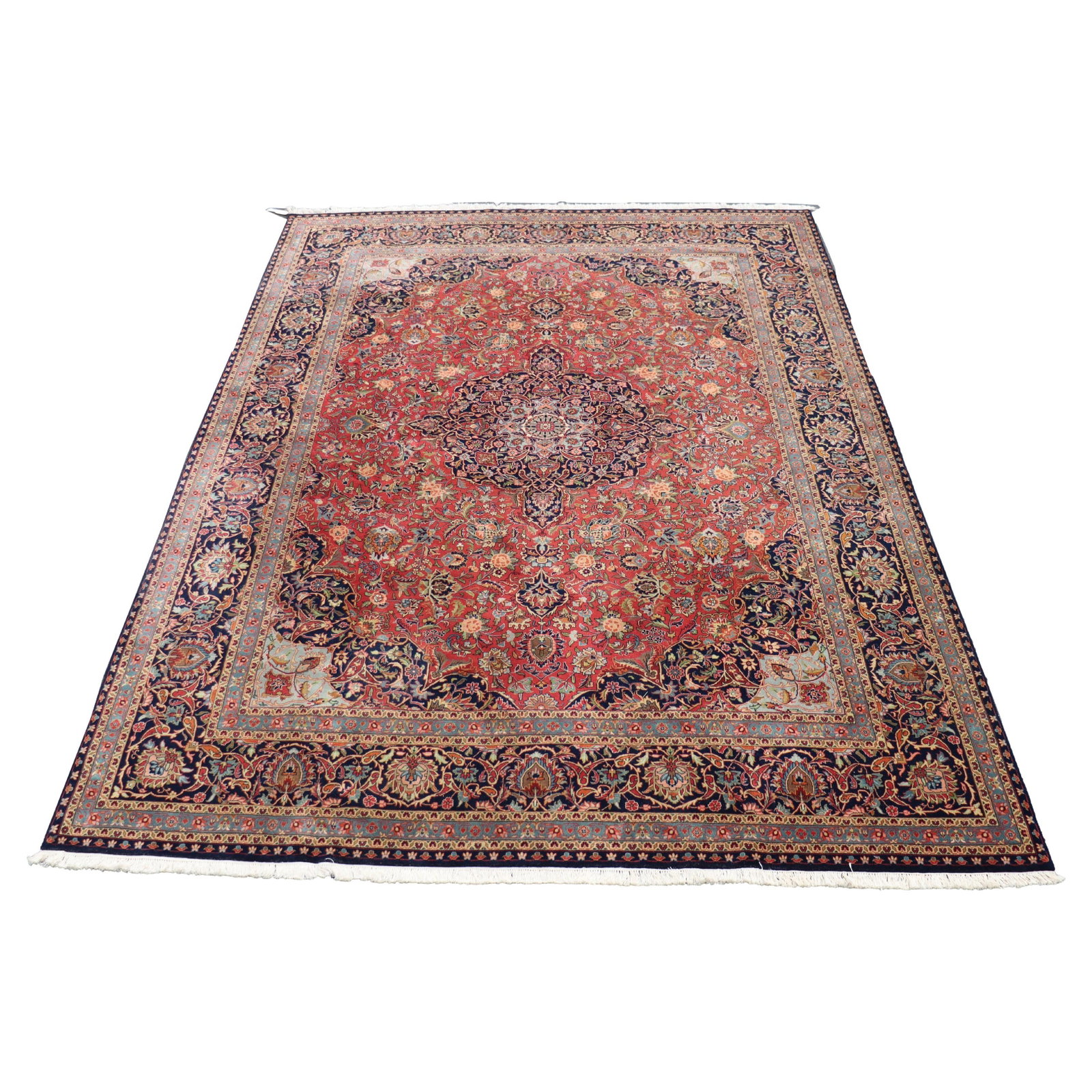 Vintage Kashan Persian Oriental Carpet 151 x 108.5 Wool C1950: Vintage Kashan Persian Oriental Carpet 151 x 108.5 Wool C1950 Experience the elegance of this vintage Kashan Persian Oriental carpet, crafted around 1950. This exquisite piece showcases a classic meda