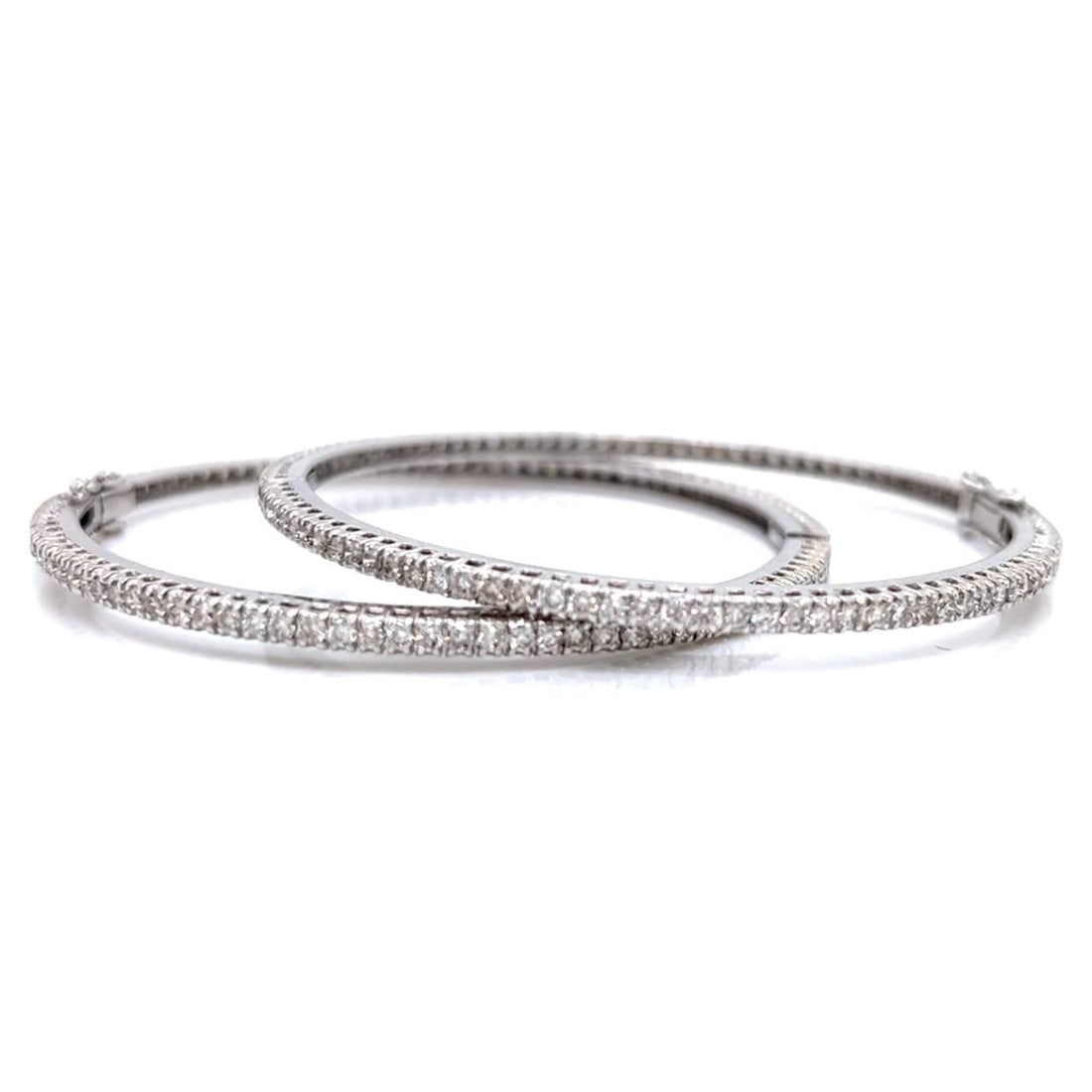18K White Gold Diamond Bangle Set 6.00 Ct 200 Diamonds: 18K White Gold Diamond Bangle Set 6.00 Ct 200 Diamonds This exquisite 18K White Gold Bangle Set features two stunning bangles, each adorned with a total of 200 diamonds weighing approximately 6.00 car