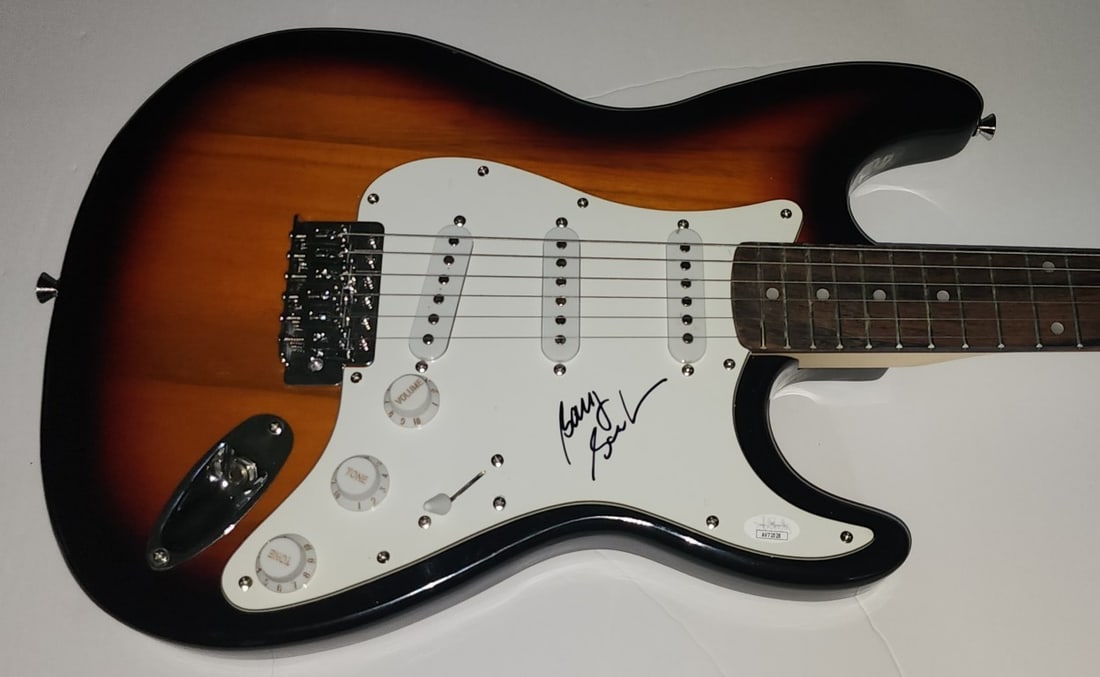 Barry Goudreau Autographed Electric Guitar JSA Authentication: Barry Goudreau Autographed Electric Guitar JSA Authentication This is a custom electric guitar hand signed by Barry Goudreau, featuring authentic autographs from renowned musicians Ray and Dave Davies