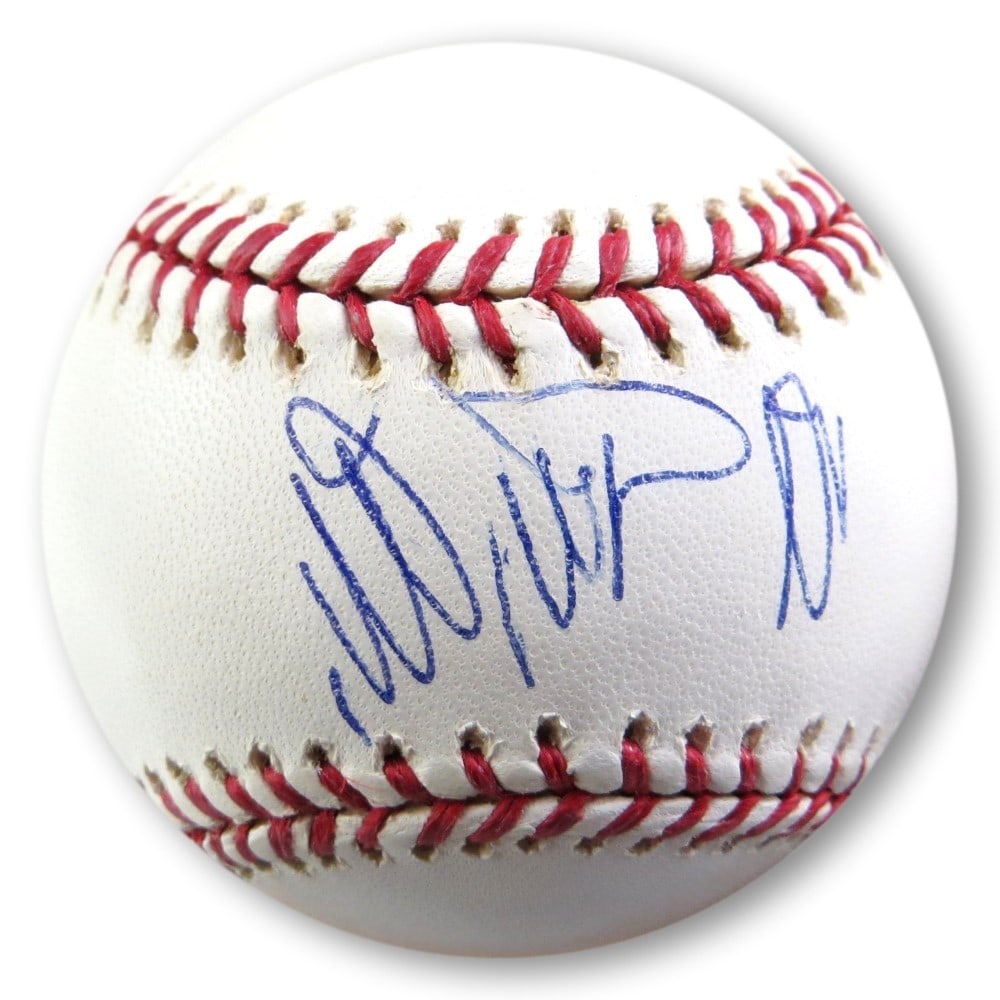 Sadaharu Oh Autographed Baseball Yomiuri Giants JSA Certified: Sadaharu Oh Autographed Baseball Yomiuri Giants JSA Certified This is an authentic autographed baseball by Sadaharu Oh, a legendary player for the Yomiuri Giants and renowned home run leader. The ball