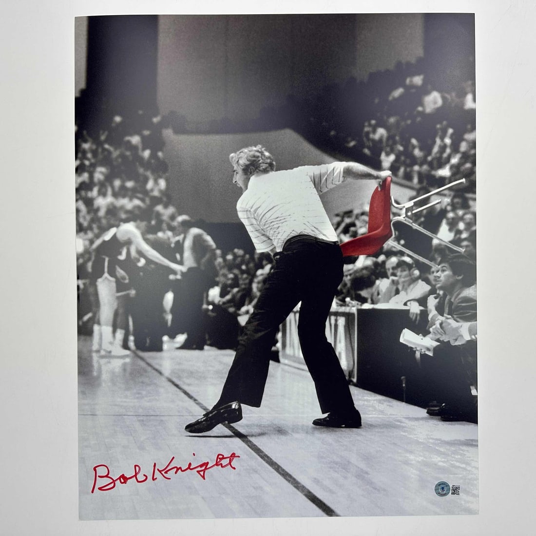 Signed Bob Knight Indiana Hoosiers 16x20 Photo with Beckett COA: Signed Bob Knight Indiana Hoosiers 16x20 Photo with Beckett COA Capture a piece of sports history with this autographed 16x20 photo of Bob Knight, the legendary coach of the Indiana Hoosiers. This aut