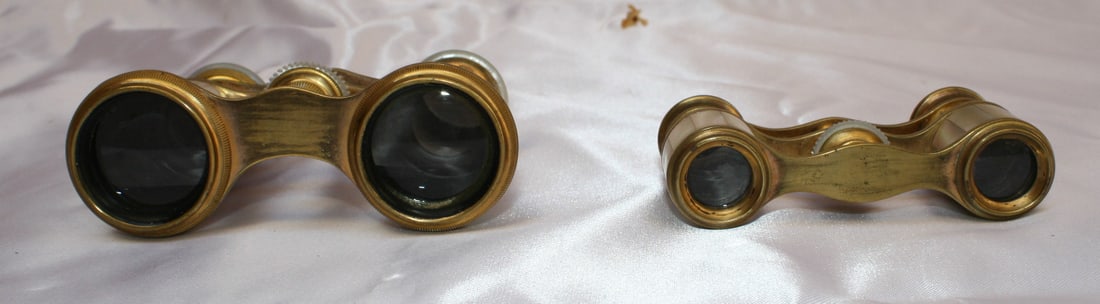 Stunning 1900 French Mother Of Pearl Dore Bronze Opera Glasses Set: Stunning 1900 French Mother Of Pearl Dore Bronze Opera Glasses Set Discover a stunning pair of early 1900s French opera glasses, exquisitely crafted from mother of pearl and dore bronze or brass. This