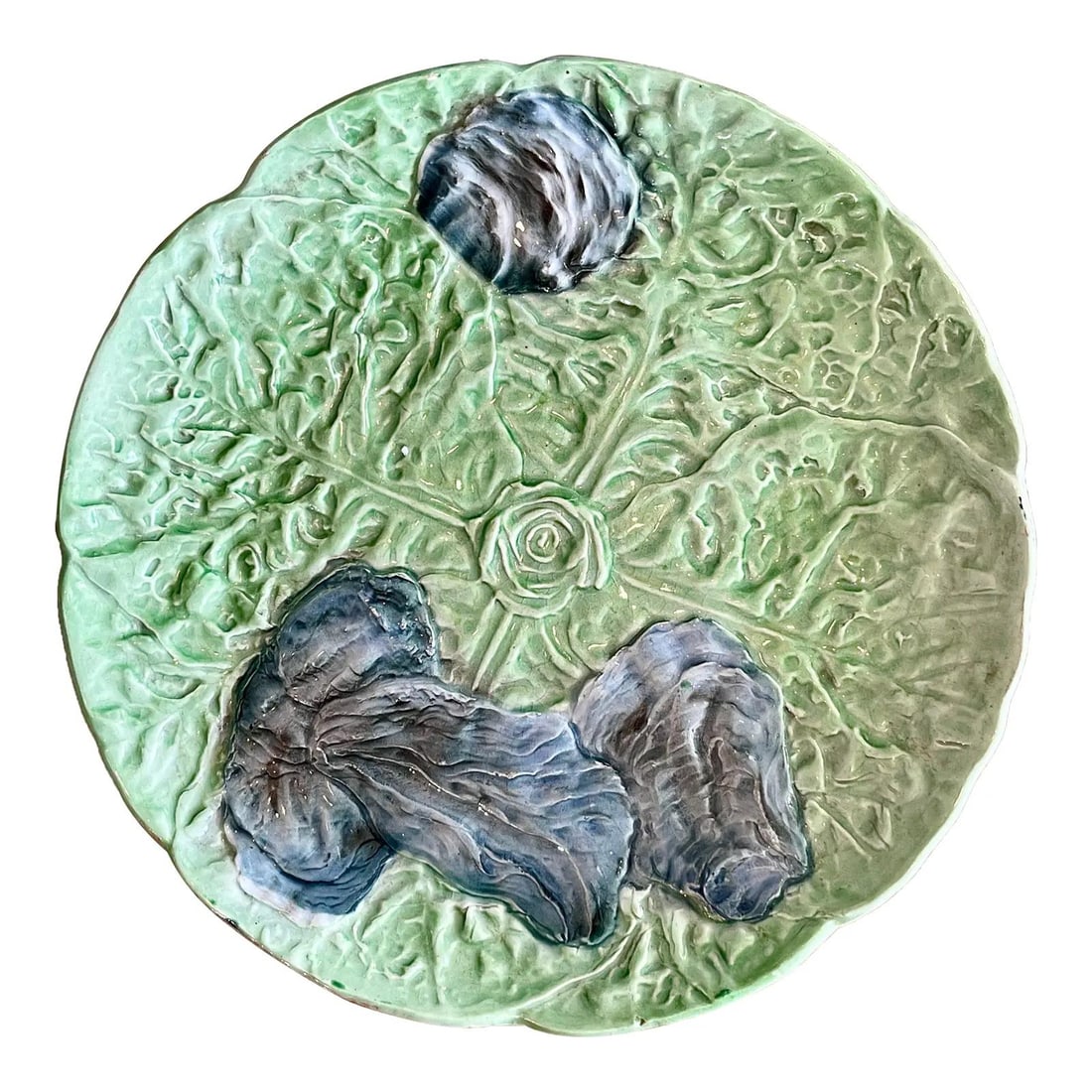 French Antique Majolica Plate H Boulenger Oysters Lettuce C1890: French Antique Majolica Plate H Boulenger Oysters Lettuce C1890 This exquisite French Antique Majolica Plate features a stunning depiction of oysters resting on a bed of lush lettuce leaves, designed